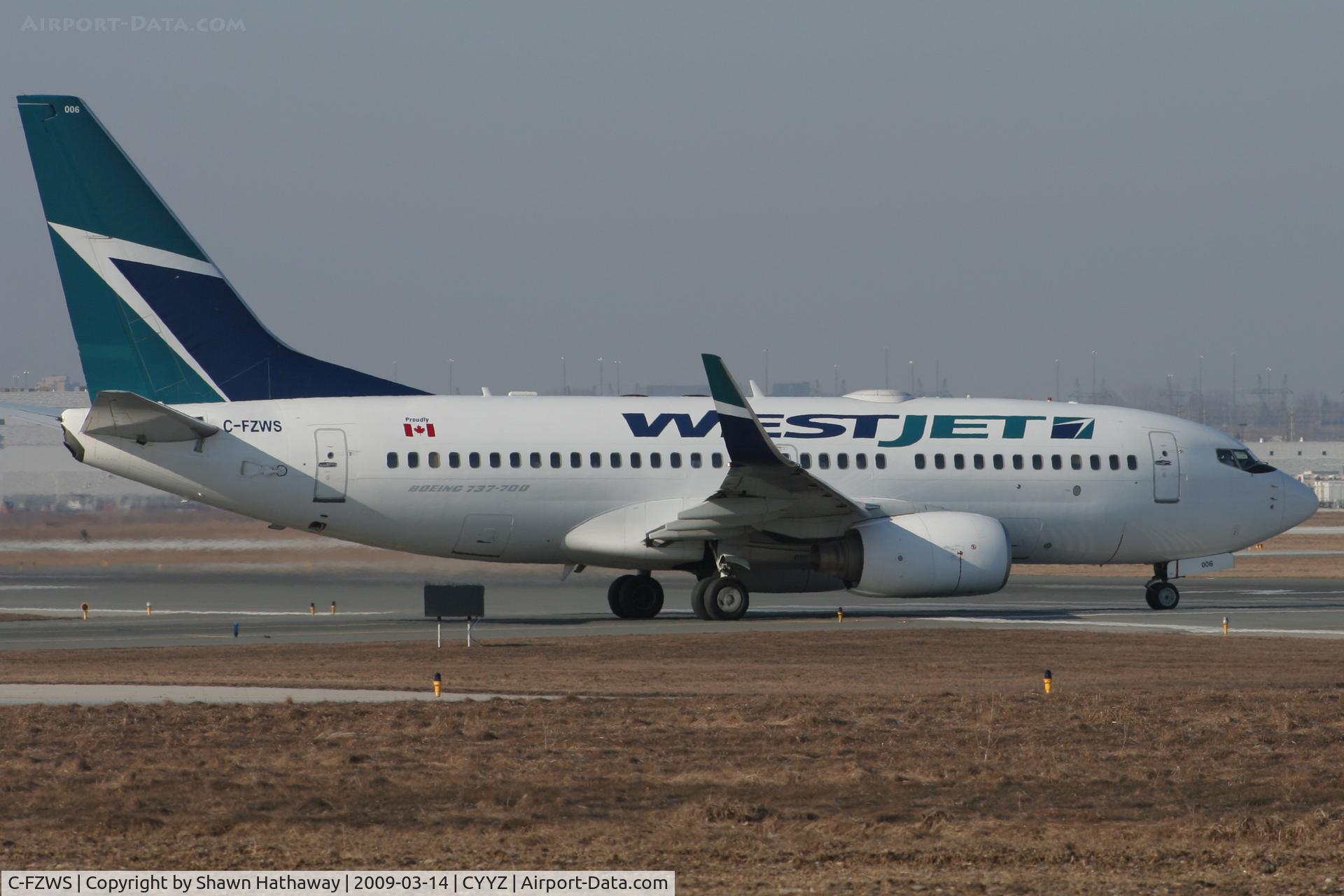C-FZWS, 2001 Boeing 737-76N C/N 32731, Taxing to Runway 33R