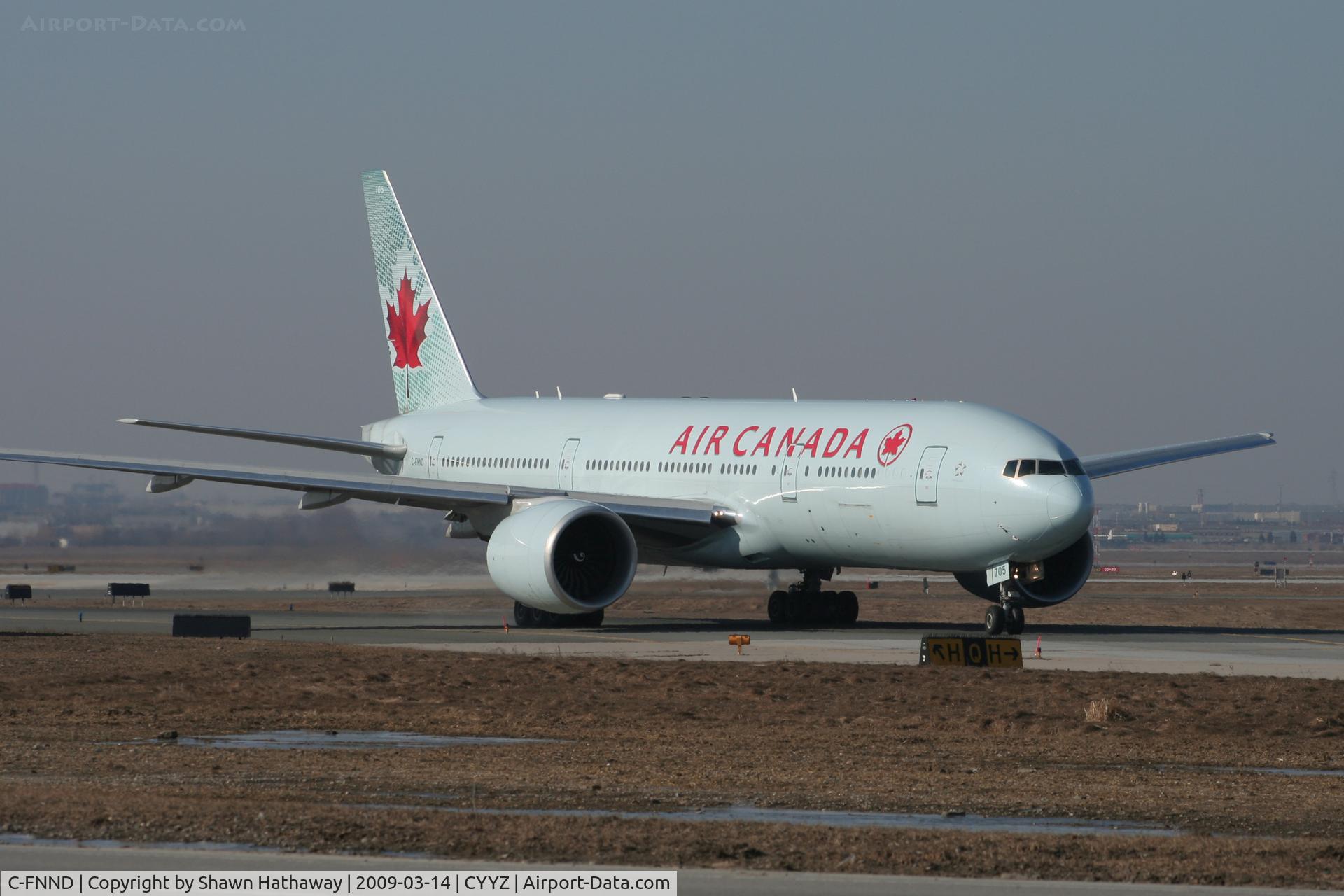 C-FNND, 2008 Boeing 777-233/LR C/N 35246, Taxing to Runway 33R
