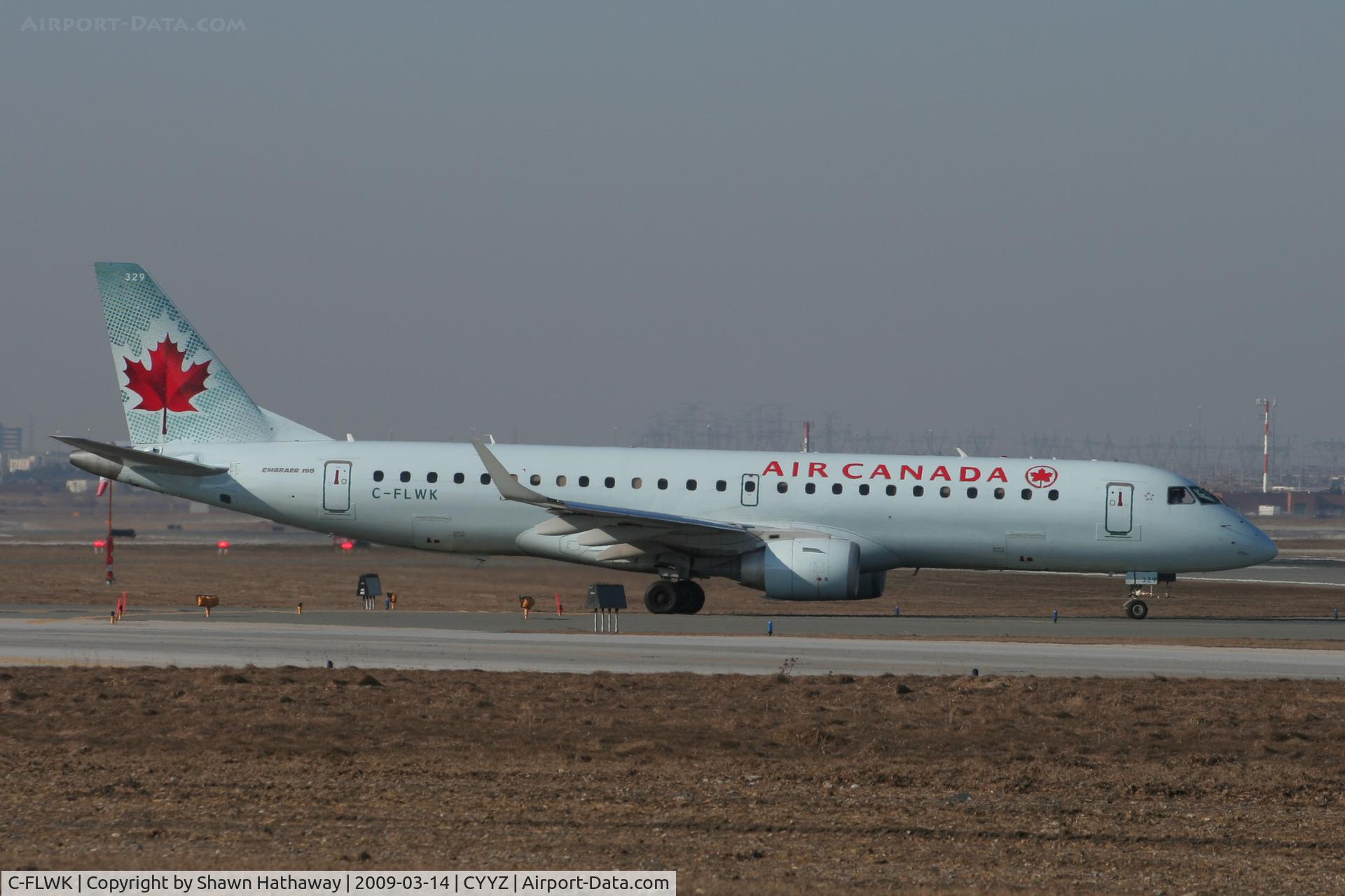 C-FLWK, 2007 Embraer 190AR (ERJ-190-100IGW) C/N 19000096, Taxing to Runway 33R