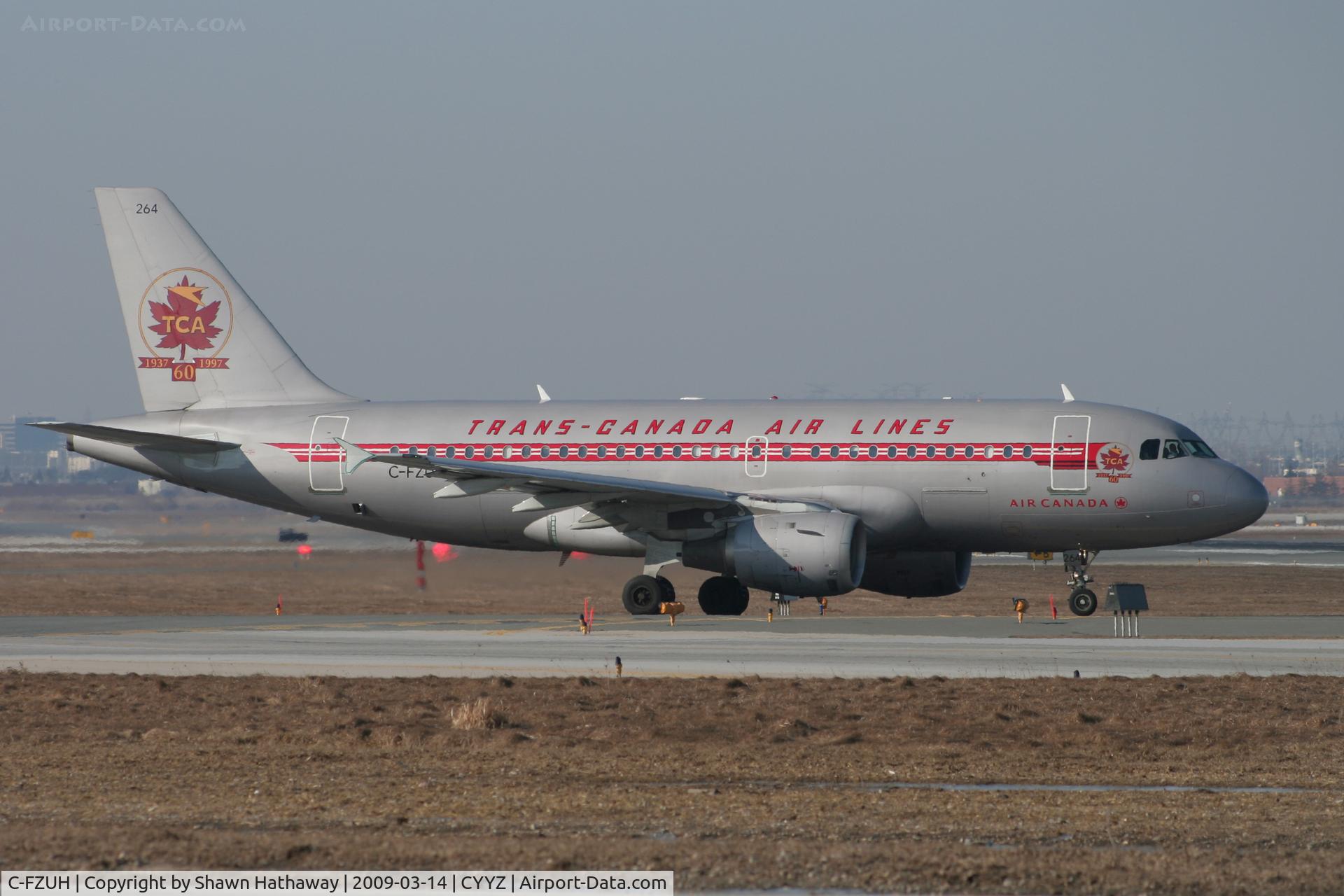 C-FZUH, 1997 Airbus A319-114 C/N 711, Taxing to Runway 33R