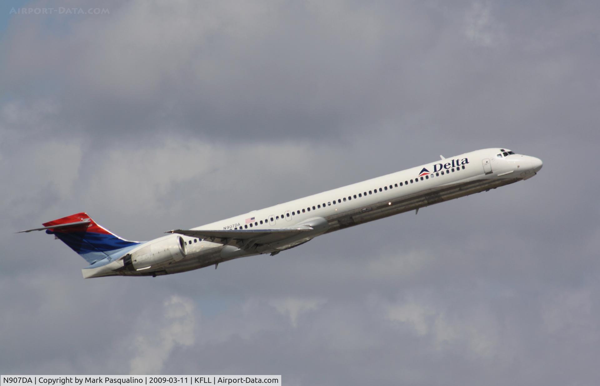 N907DA, 1995 McDonnell Douglas MD-90-30 C/N 53387, MD-90