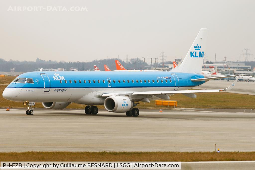 PH-EZB, 2008 Embraer 190LR (ERJ-190-100LR) C/N 19000235, Taking off 05