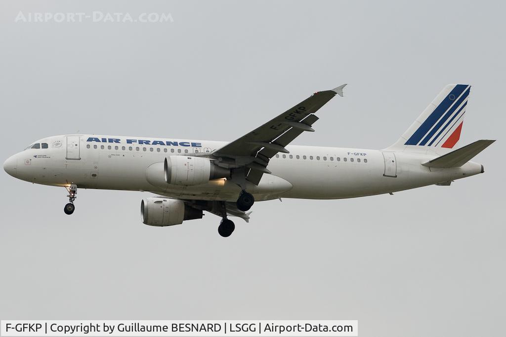 F-GFKP, 1990 Airbus A320-211 C/N 0133, Landing 05