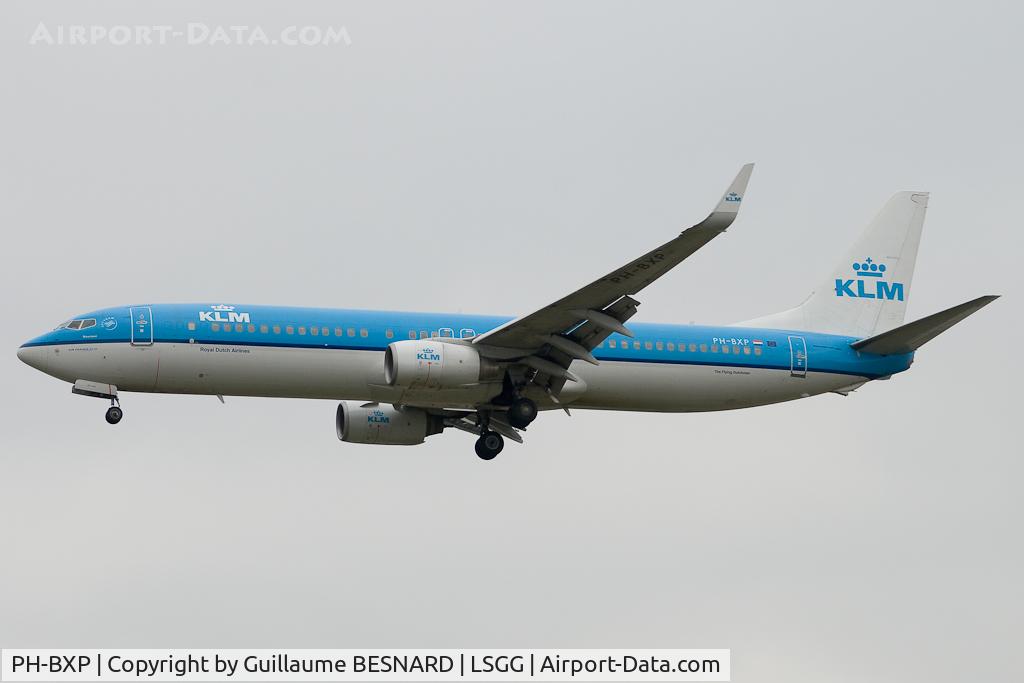 PH-BXP, 2001 Boeing 737-9K2 C/N 29600, Landing 05