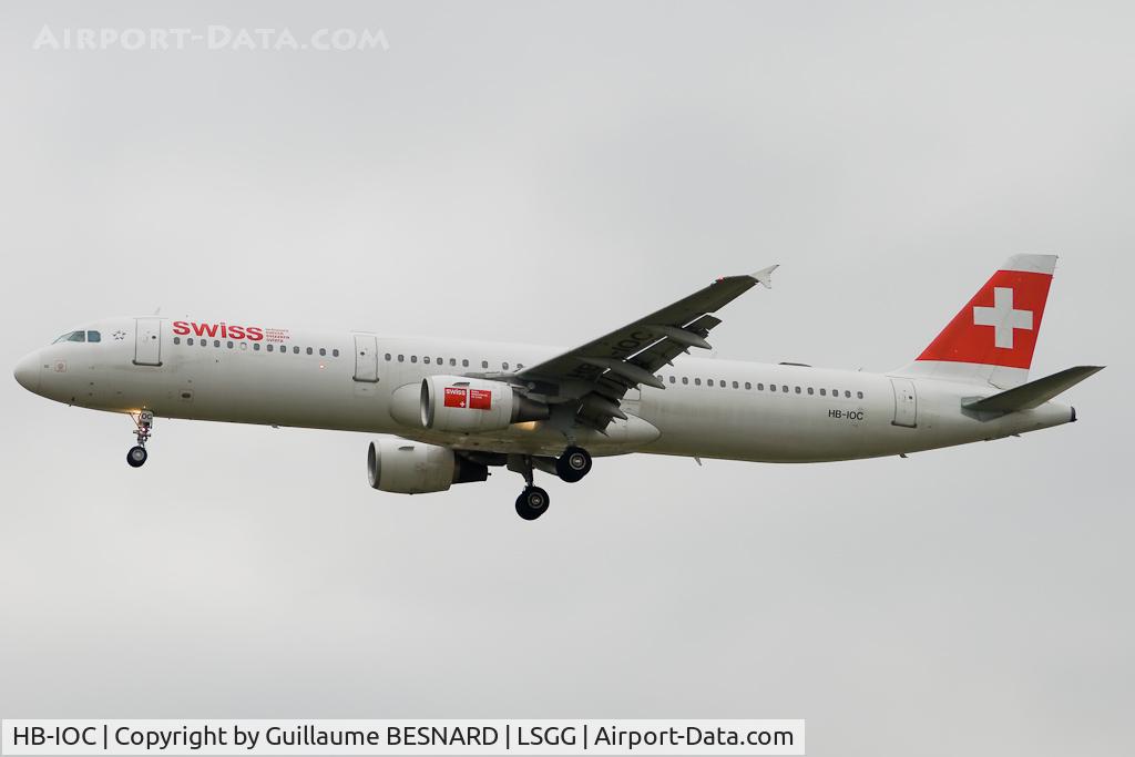 HB-IOC, 1995 Airbus A321-111 C/N 520, Landing 05