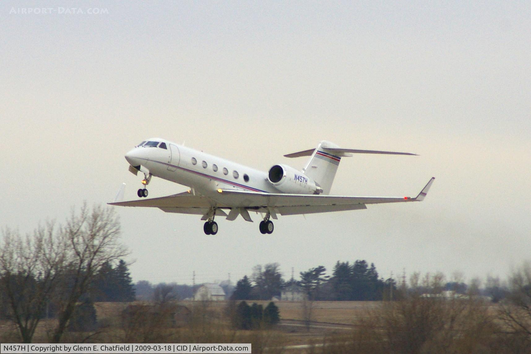 N457H, 2001 Gulfstream Aerospace G-IV C/N 1462, Departing Runway 9.