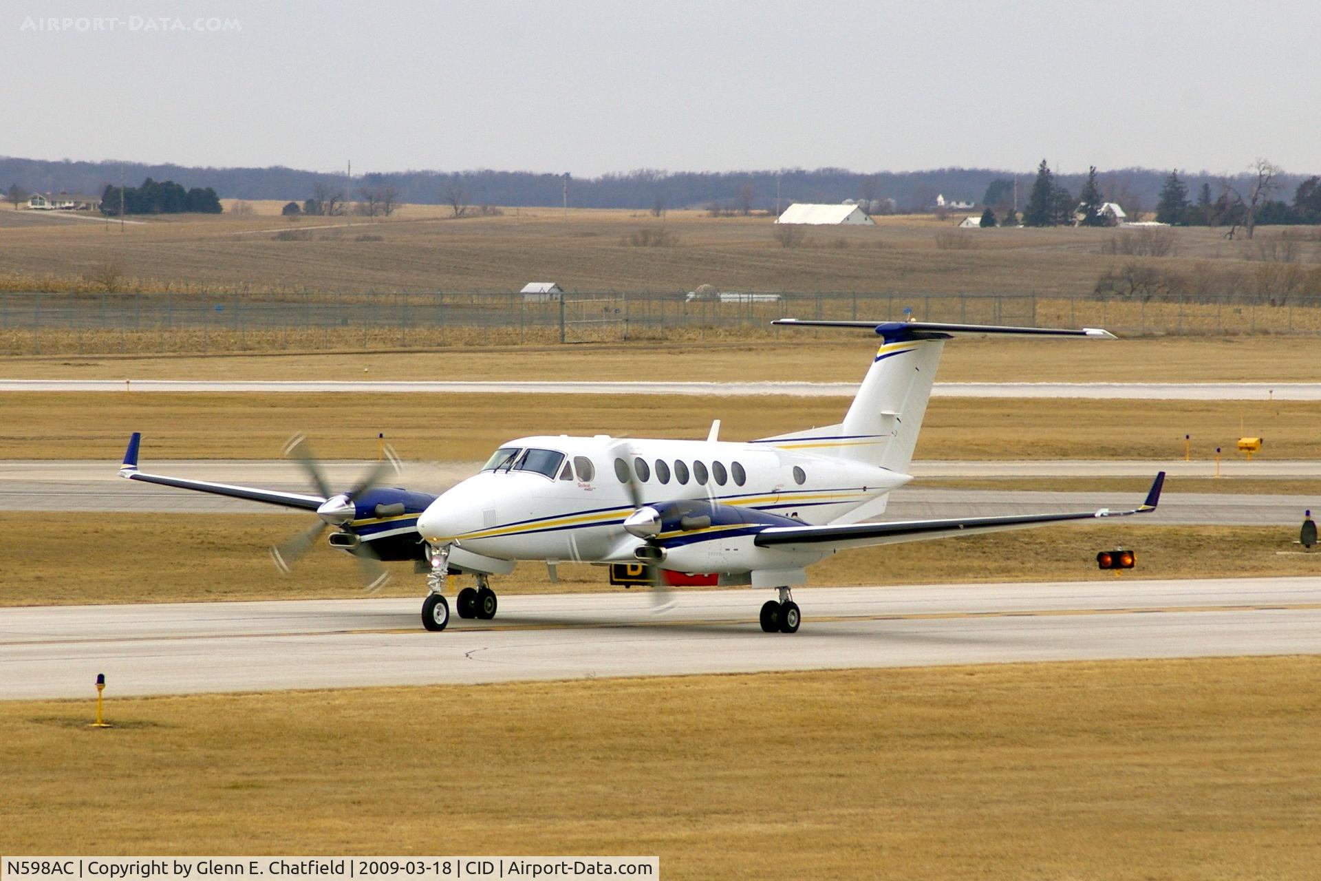 N598AC, Hawker Beechcraft 350 King Air (B300) C/N FL-613, Taxiing in on Alpha, heading to the Alliant Energy hangar