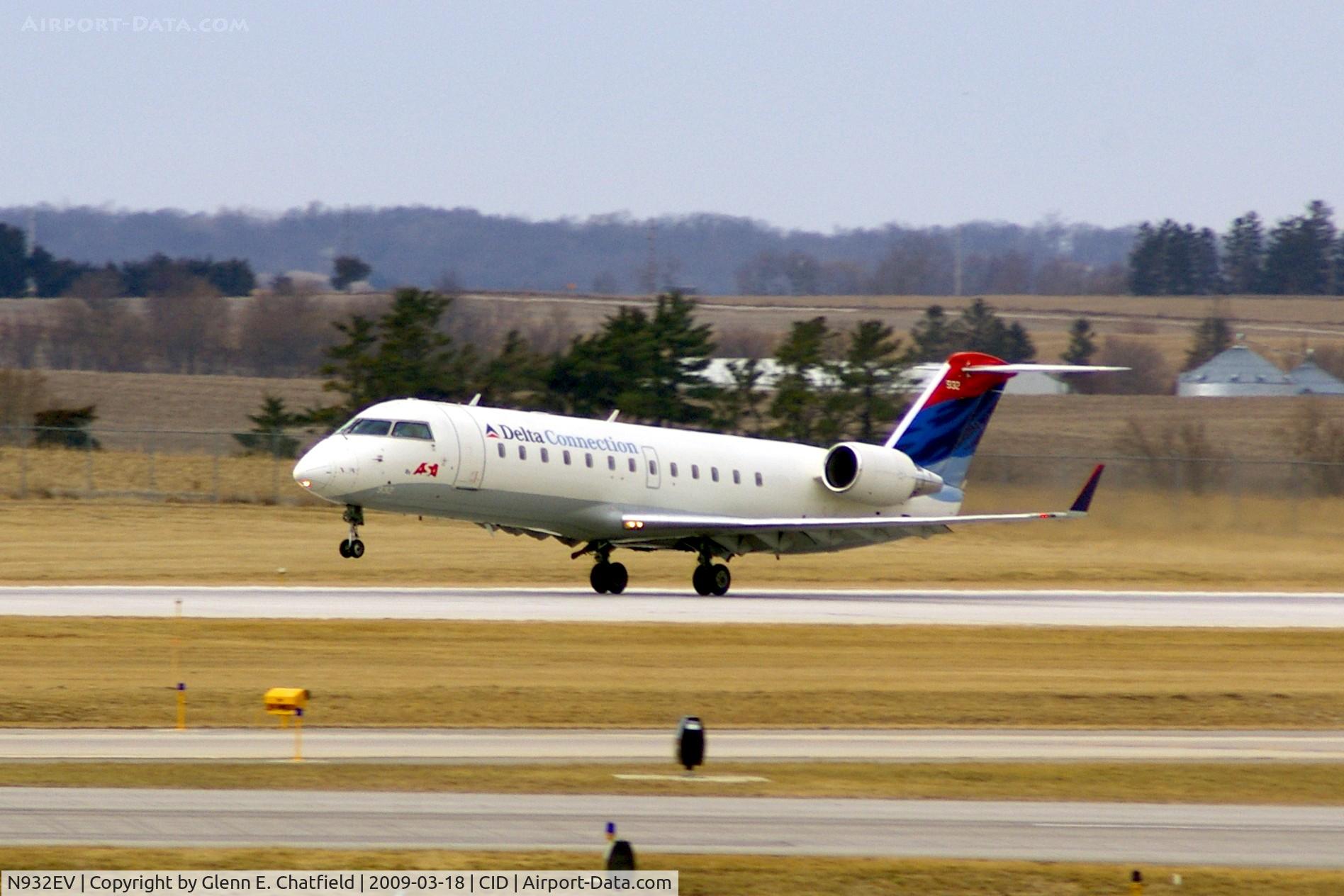 N932EV, 2005 Bombardier CRJ-200ER (CL-600-2B19) C/N 8016, Departing Runway 9.