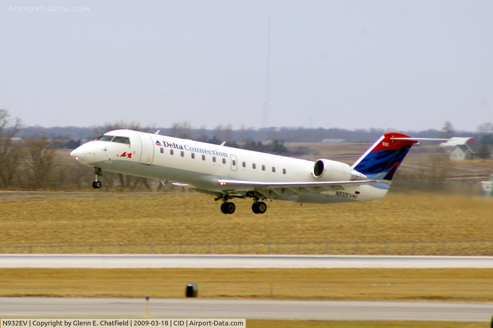 N932EV, 2005 Bombardier CRJ-200ER (CL-600-2B19) C/N 8016, Departing Runway 9.