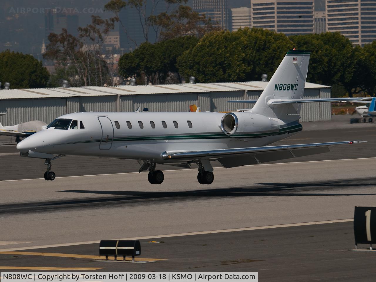 N808WC, 2005 Cessna 680 Citation Sovereign C/N 680-0030, N808WC arriving on RWY 21