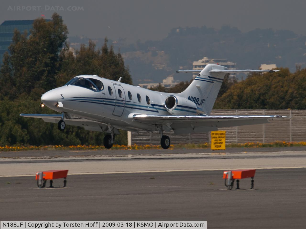 N188JF, Raytheon Aircraft Company 400A C/N RK-446, N188JF arriving on RWY 21