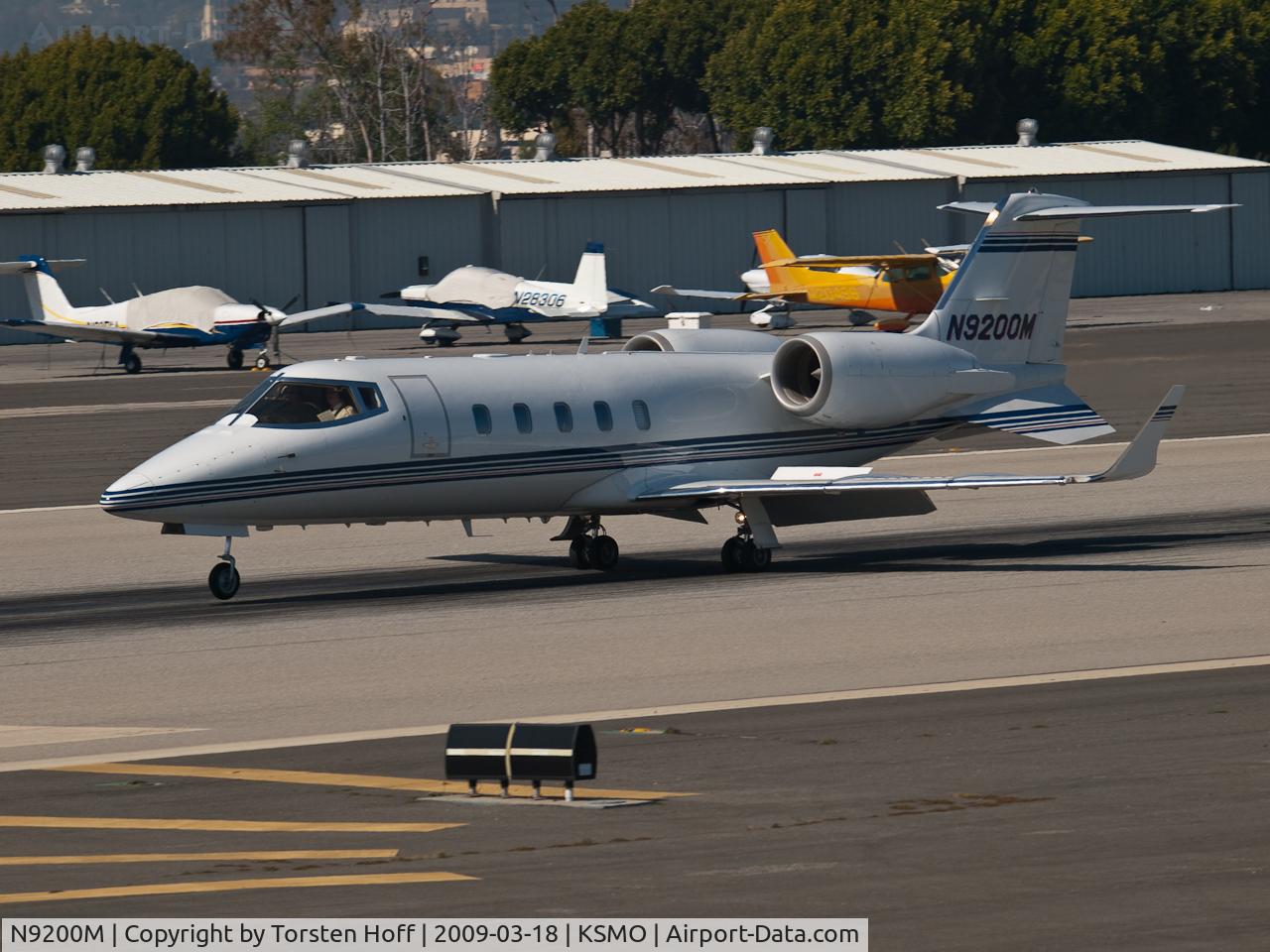 N9200M, 1998 Learjet Inc 60 C/N 132, N9200M arriving on RWY 21