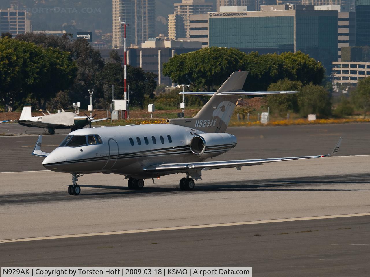 N929AK, 2003 Raytheon Hawker 800XP C/N 258627, N929AK departing from RWY 21