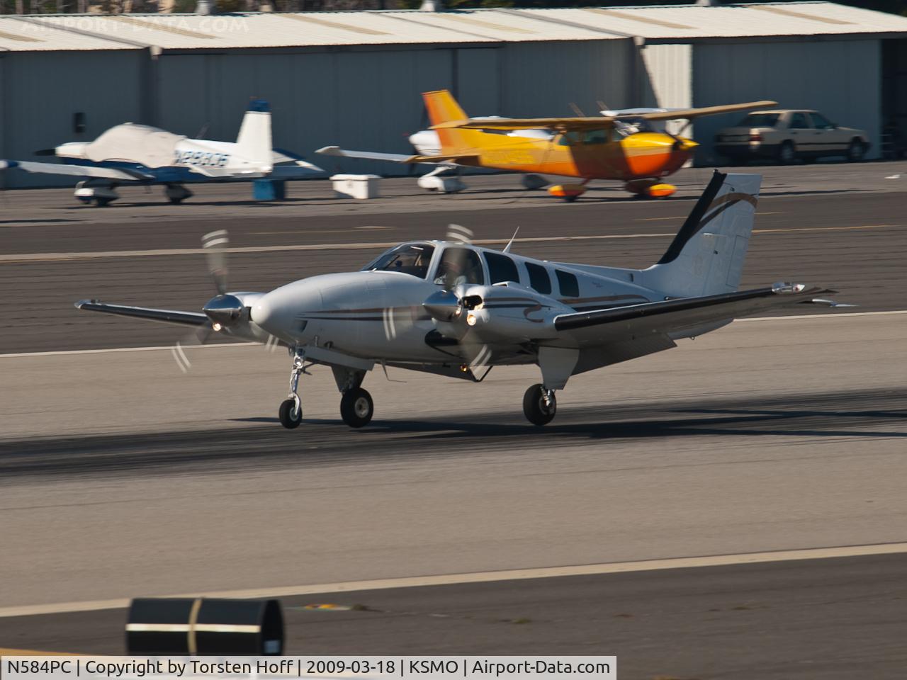N584PC, 2007 Hawker Beechcraft Corp G58 Baron C/N TH-2211, N584PC arriving on RWY 21