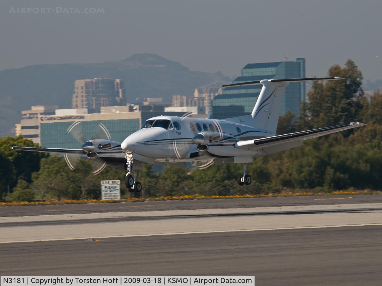 N3181, 1980 Beech 200 Super King Air C/N BB-637, N3181 arriving on RWY 21