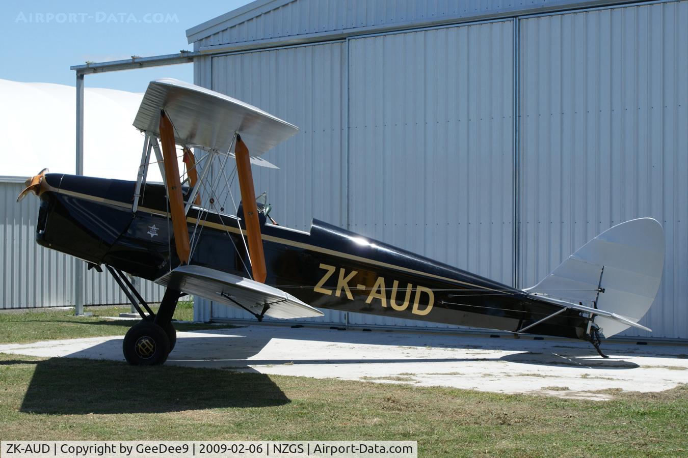 ZK-AUD, De Havilland DH-82A Tiger Moth II C/N 83379, Visiting Gisborne for the weekend fly-in