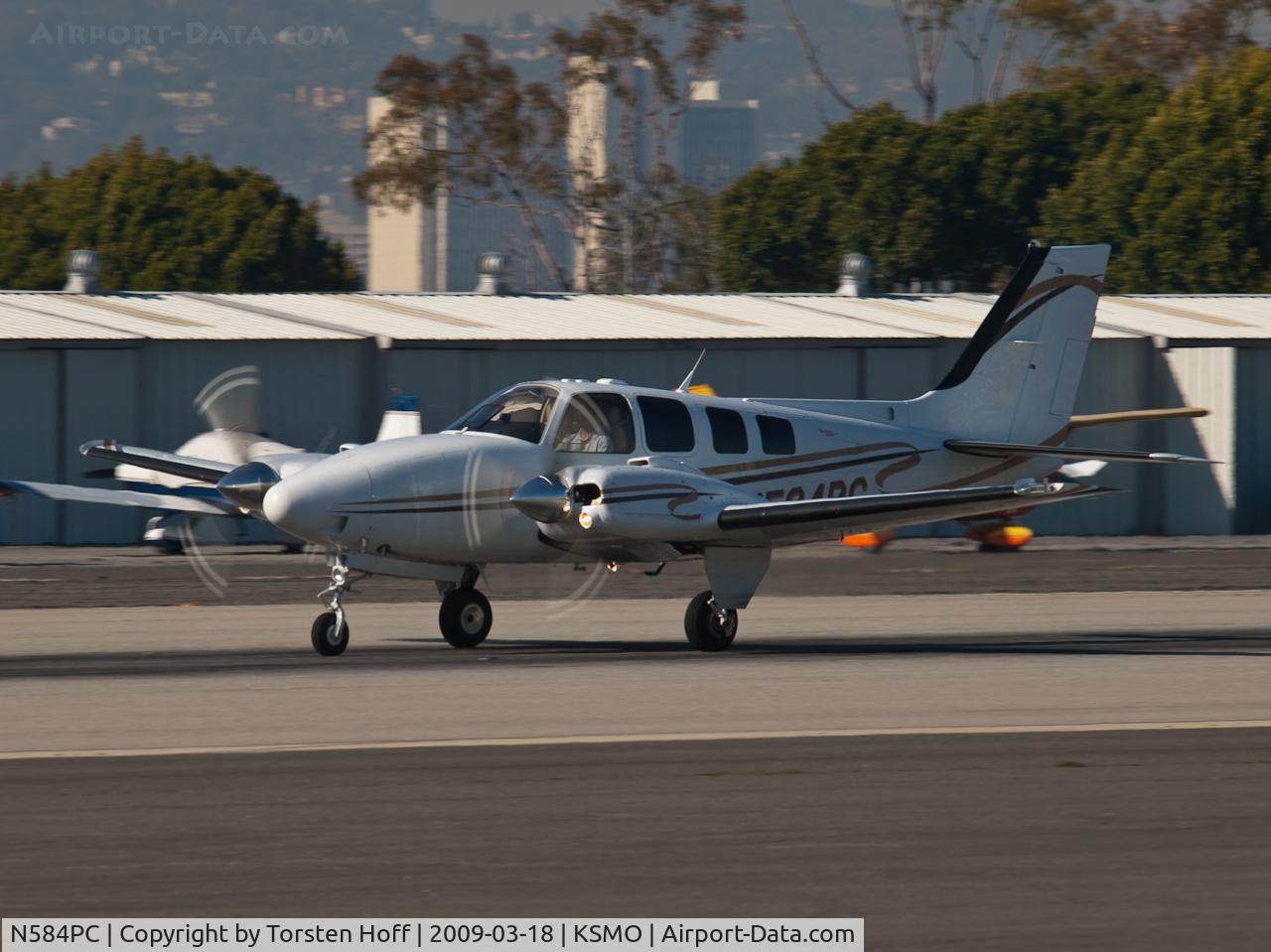 N584PC, 2007 Hawker Beechcraft Corp G58 Baron C/N TH-2211, N584PC departing from RWY 21