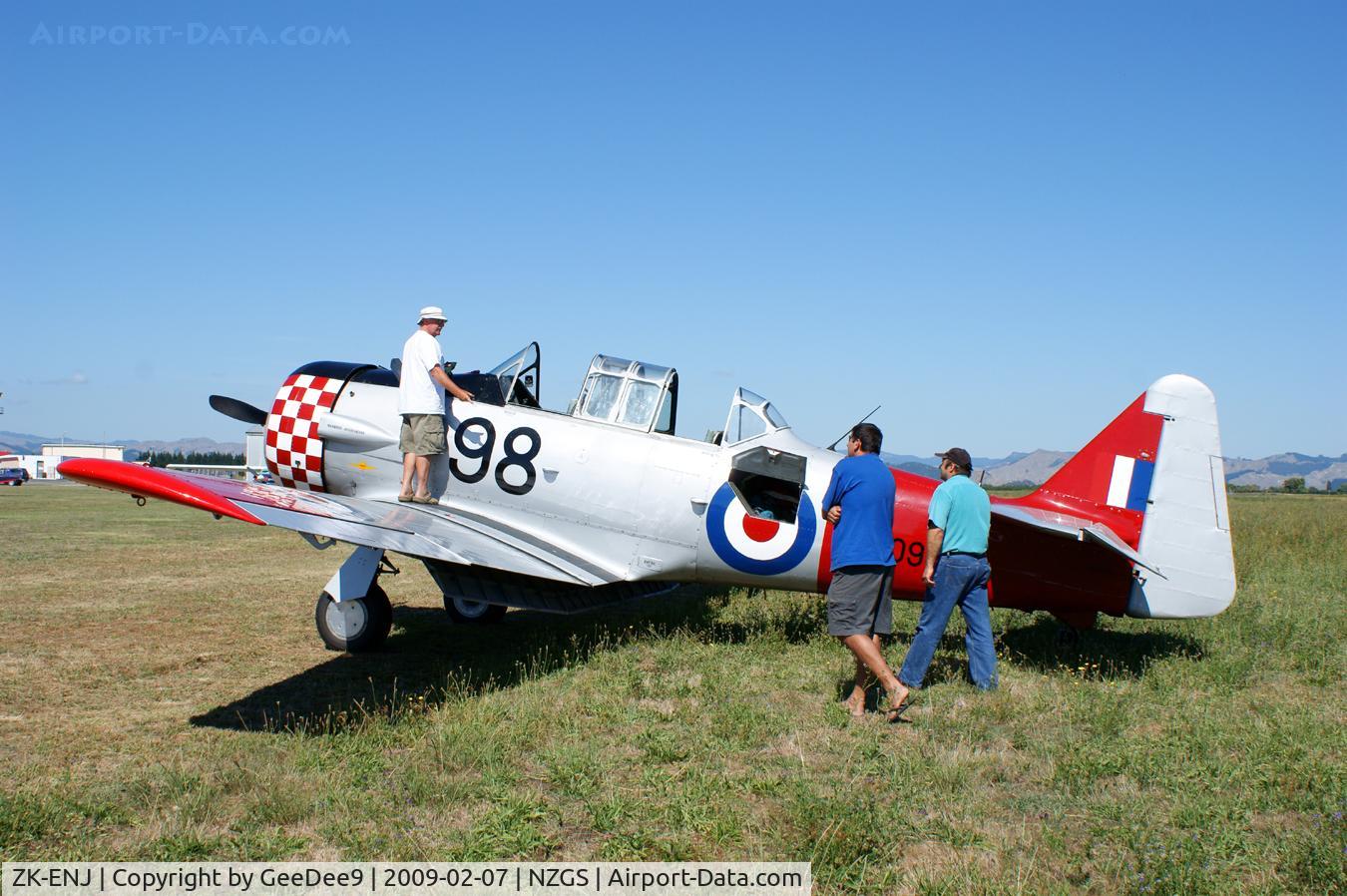 ZK-ENJ, North American AT-6D Harvard II C/N 88-17010, Ace Edwards readying for departure