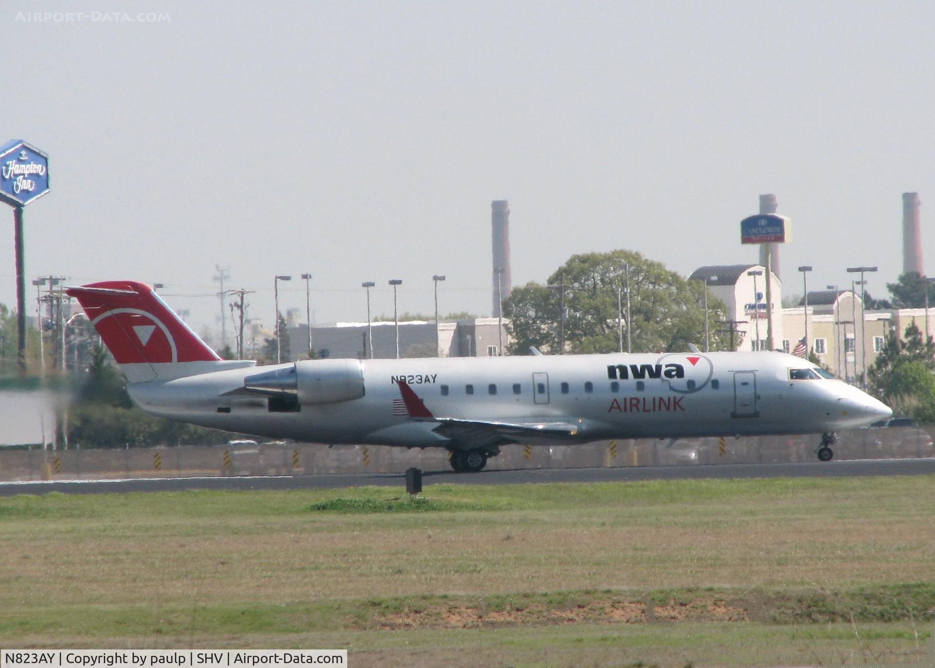 N823AY, 2005 Bombardier CRJ-200ER (CL-600-2B19) C/N 8023, Taking off from runway 14 at the Shreveport Regional airport.