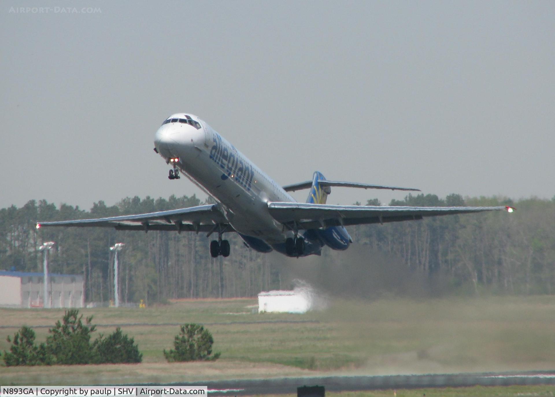 N893GA, 1990 McDonnell Douglas MD-83 (DC-9-83) C/N 53051, Lifting off of runway 14 at the Shreveport Regional airport.