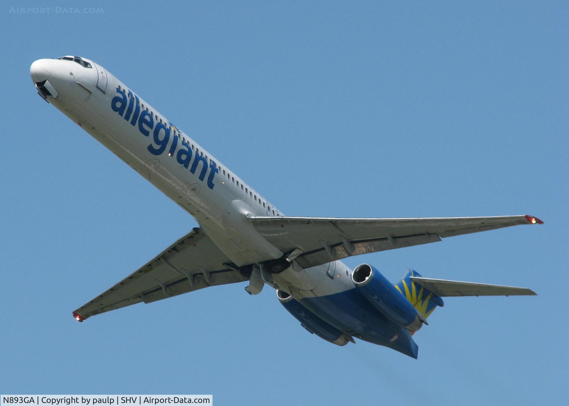 N893GA, 1990 McDonnell Douglas MD-83 (DC-9-83) C/N 53051, Leaving runway 14 at Shreveport Regional on the way to Orlando Sanford.