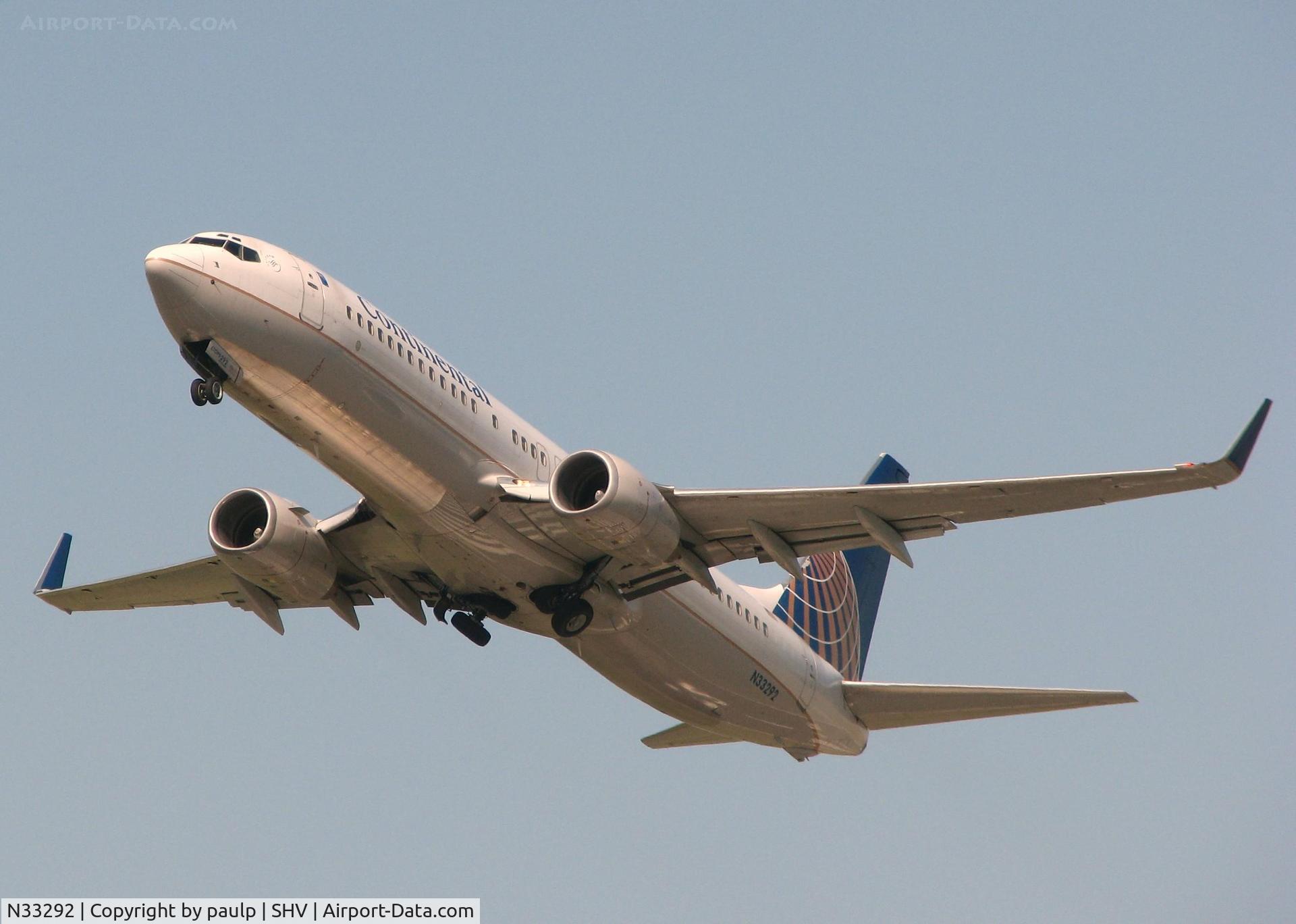 N33292, 2004 Boeing 737-824 C/N 33455, Taking off from the Shreveport Regional airport.