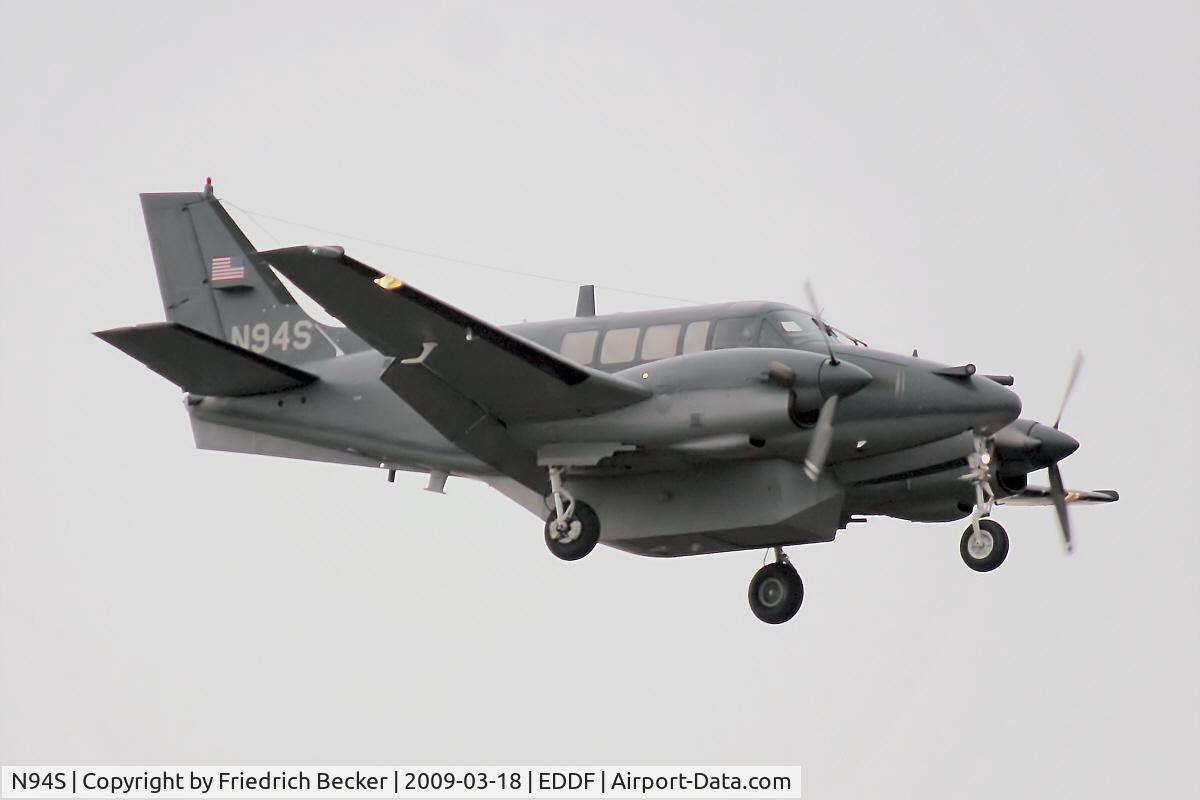 N94S, 1971 Beech 65-A90-1 C/N LM-133, short Final Frankfurt EDDF/FRA