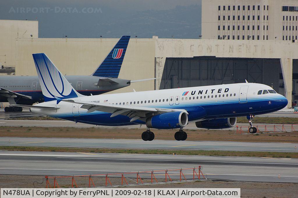 N478UA, 2001 Airbus A320-232 C/N 1533, Morning arrival in the rain at LAX from the east