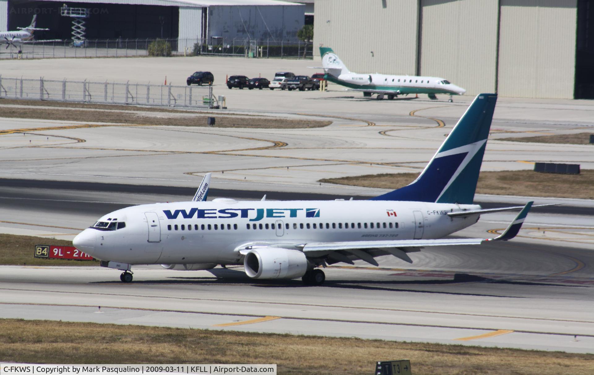 C-FKWS, 2001 Boeing 737-76N C/N 30134, Boeing 737-700