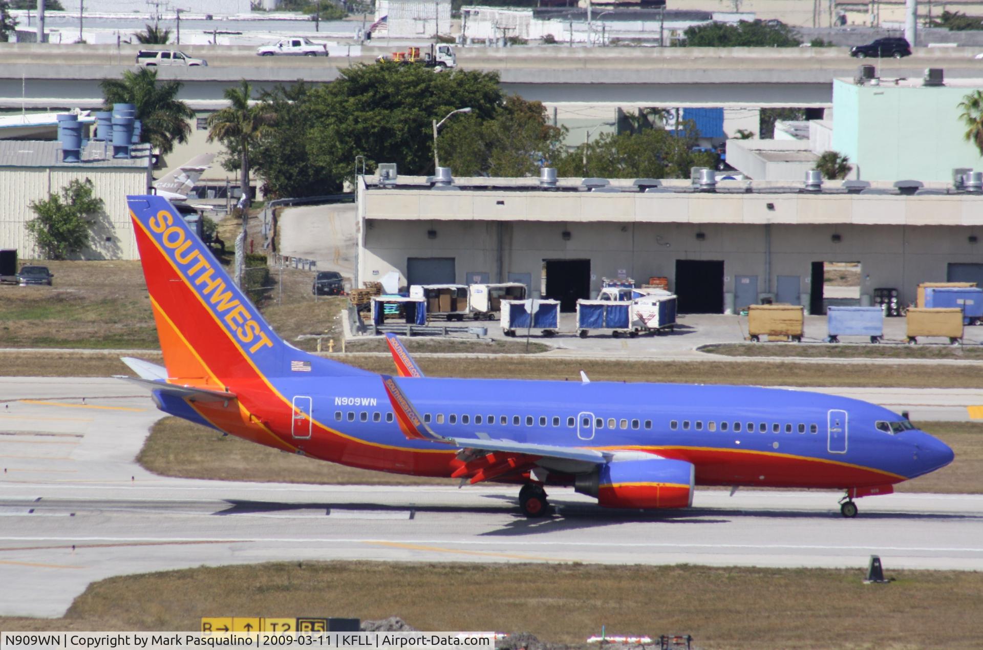 N909WN, 2008 Boeing 737-7H4 C/N 32458, Boeing 737-700