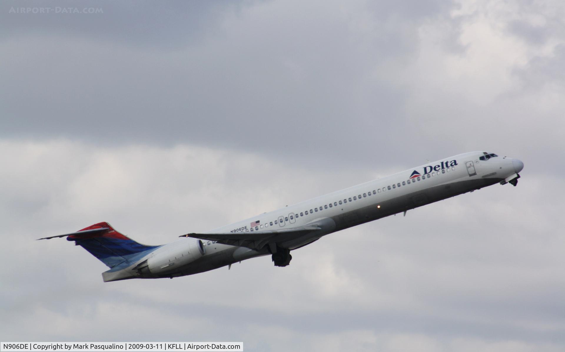 N906DE, 1992 McDonnell Douglas MD-88 C/N 53415, MD-88