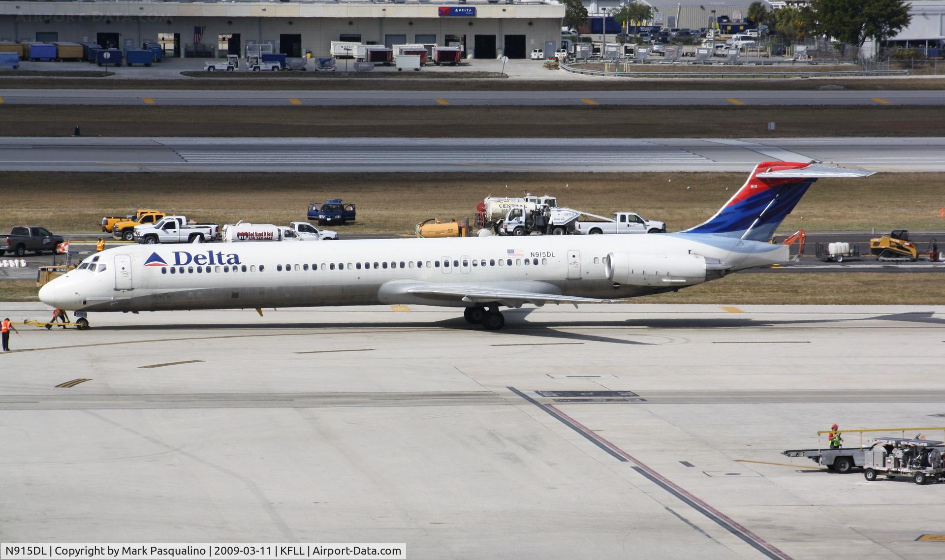 N915DL, 1988 McDonnell Douglas MD-88 C/N 49546, MD-88