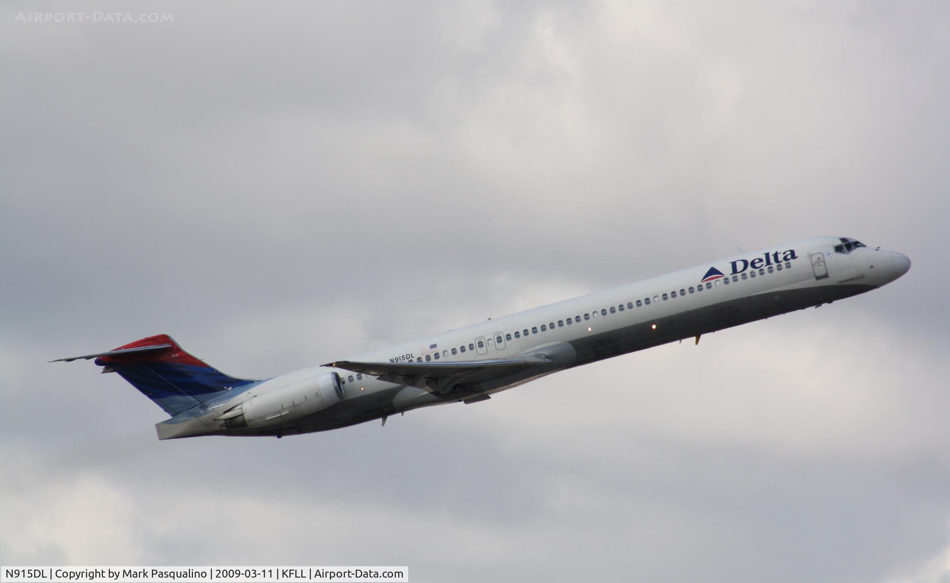 N915DL, 1988 McDonnell Douglas MD-88 C/N 49546, MD-88