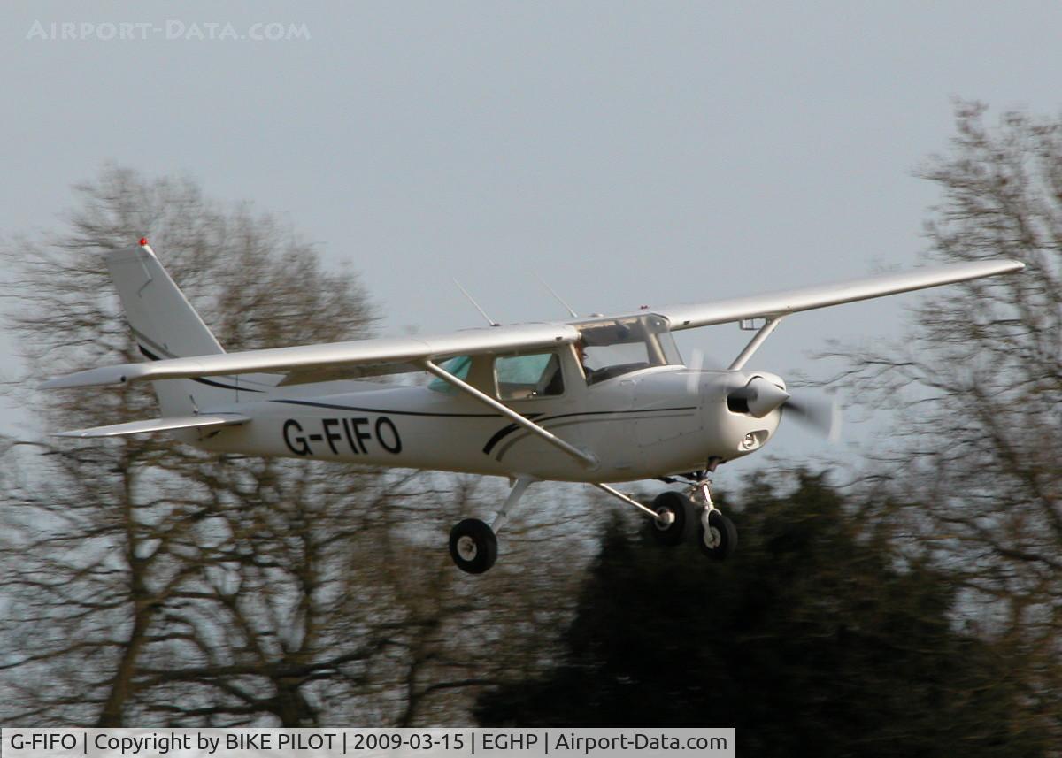 G-FIFO, 1981 Cessna 152 C/N 152-85177, FINALS FOR RWY 26