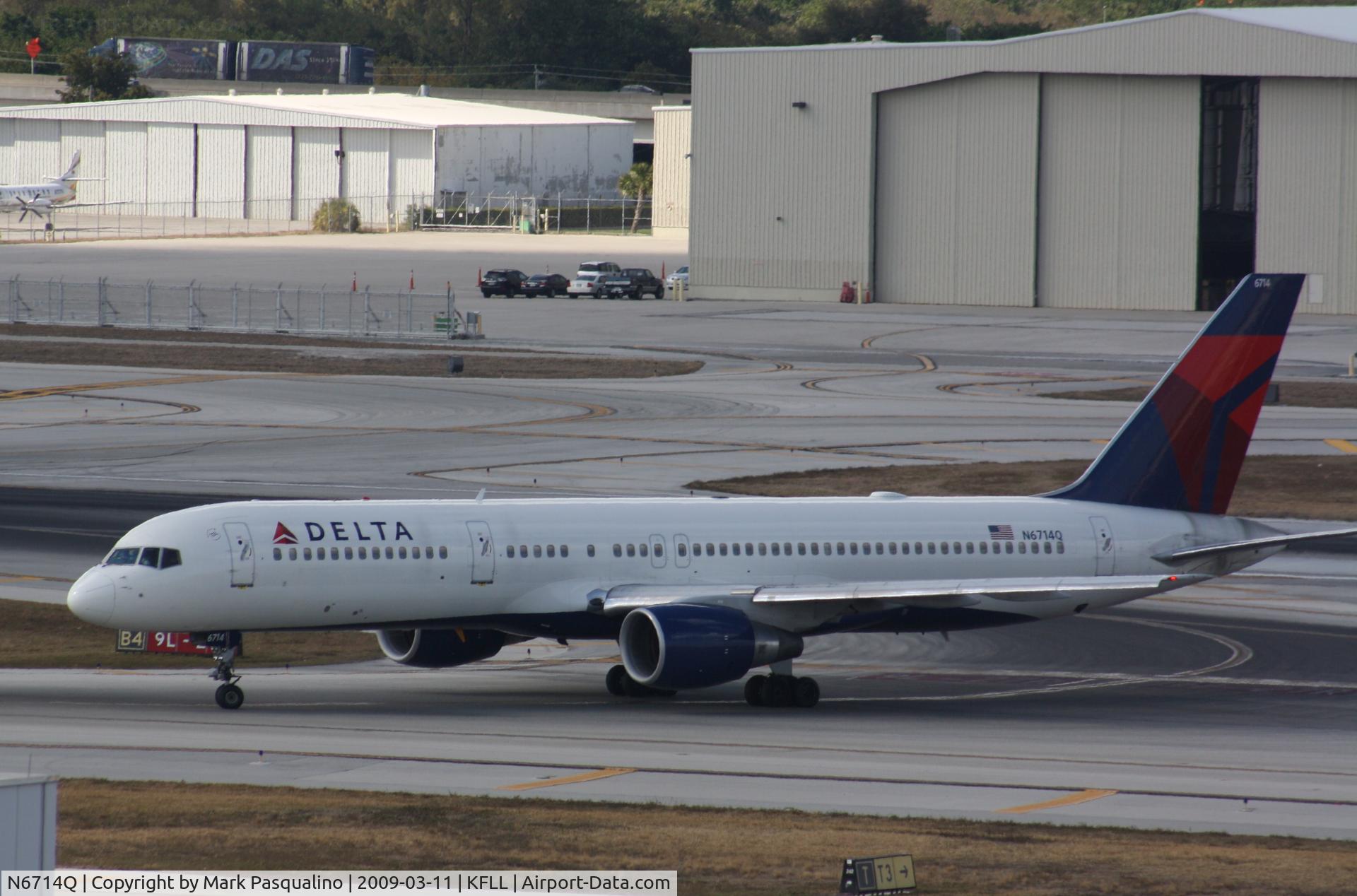 N6714Q, 2000 Boeing 757-232 C/N 30485, Boeing 757-200