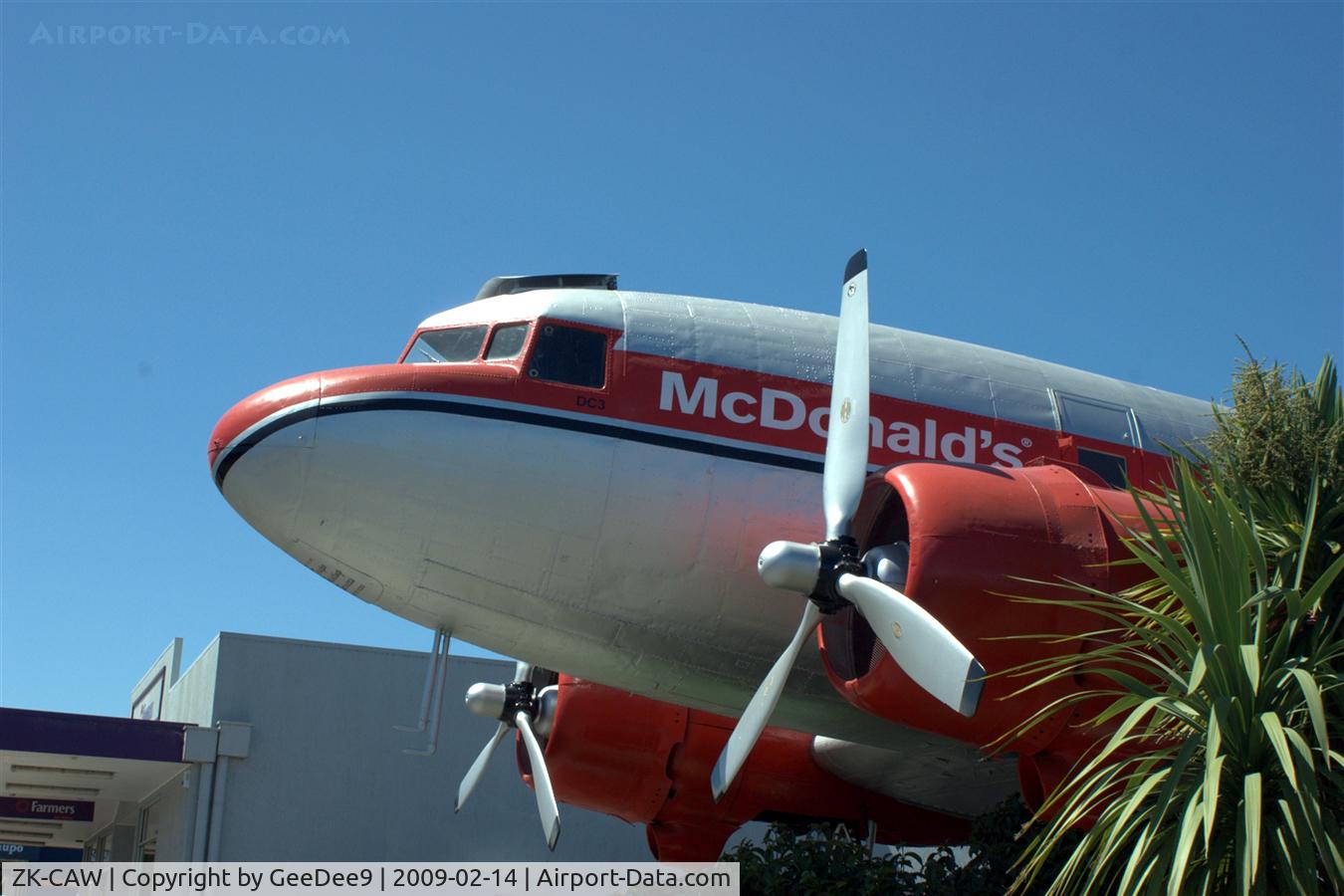 ZK-CAW, 1943 Douglas DC-3 C/N 18923, New paint job looks great