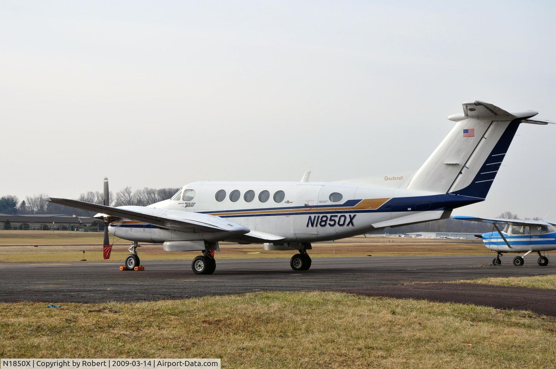 N1850X, 1982 Beech B200 King Air C/N BB-946, N1850x at Doylestown Airport