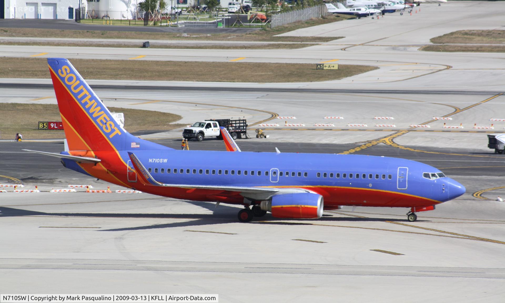 N710SW, 1998 Boeing 737-7H4 C/N 27844, Boeing 737-700