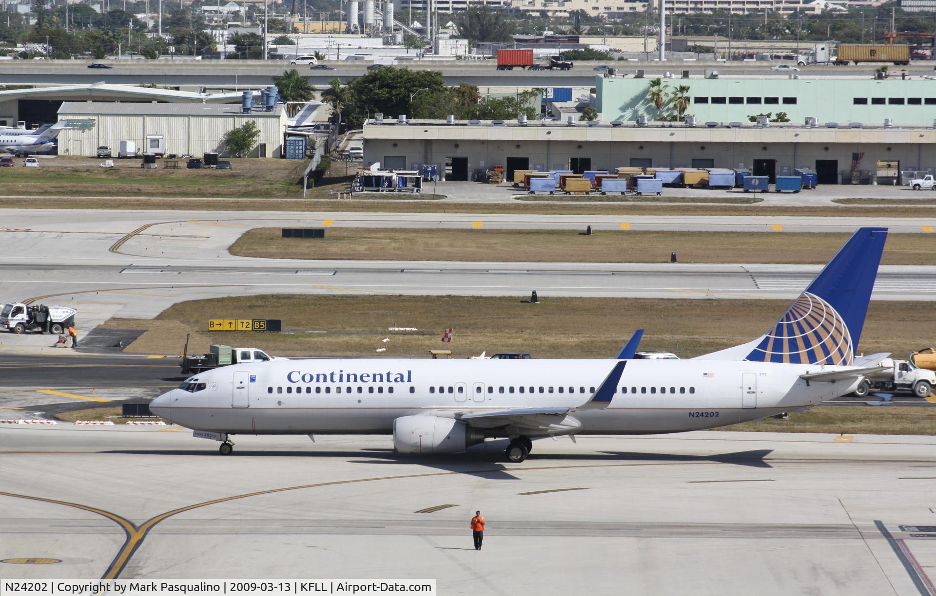 N24202, 2000 Boeing 737-824 C/N 30429, Boeing 737-800