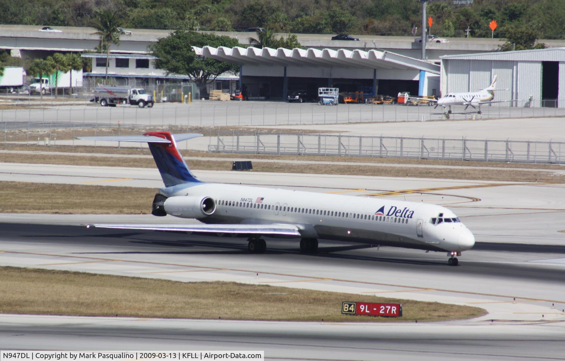N947DL, 1989 McDonnell Douglas MD-88 C/N 49878, MD-88