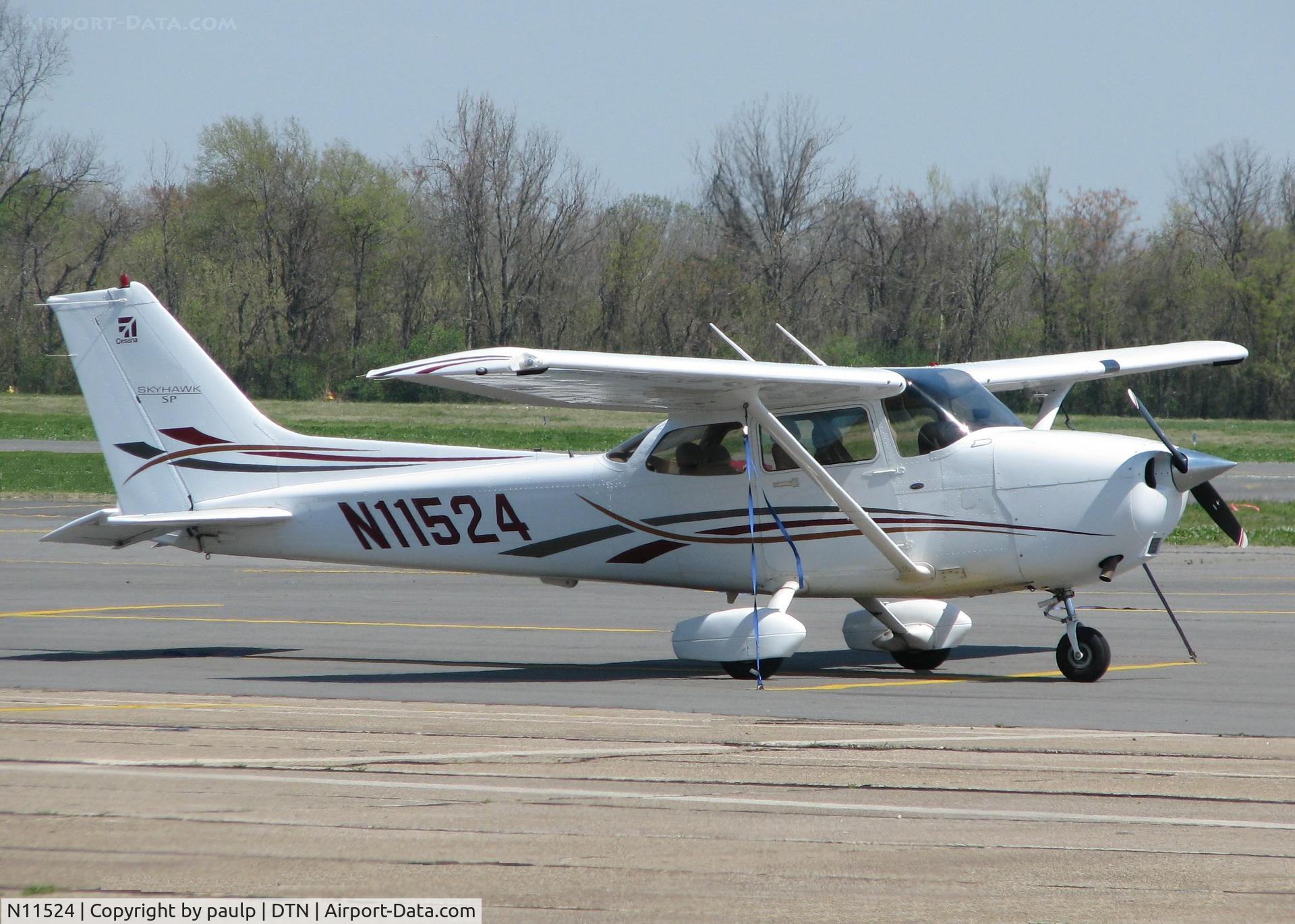 N11524, 2006 Cessna 172S C/N 172S10340, Parked at the Shreveport Downtown airport.