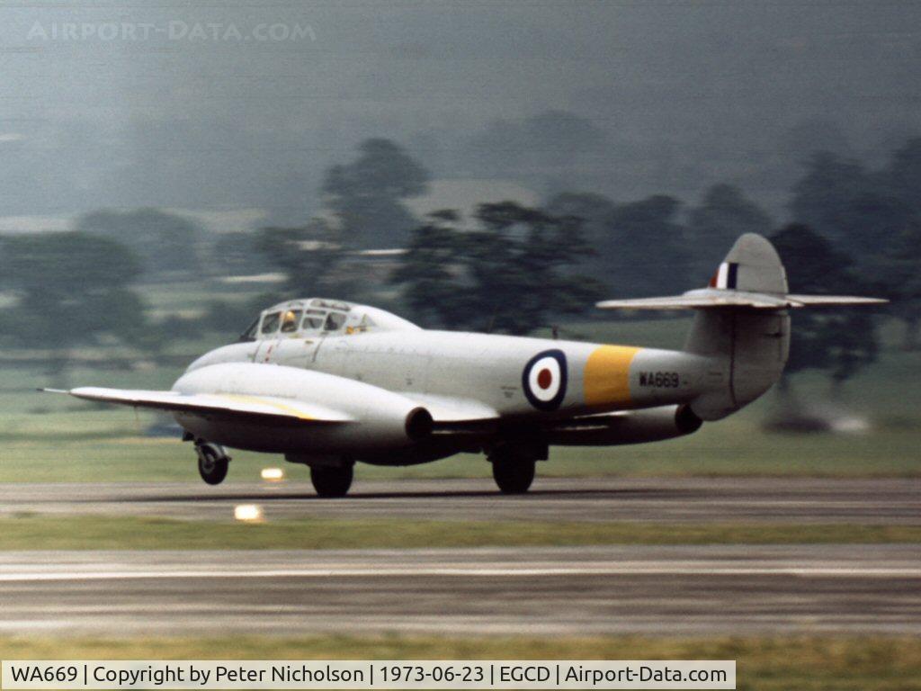 WA669, 1950 Gloster Meteor T.7 C/N Not found WA669, Meteor T.7 of the Central Flying School flying with Vampire T.11 as the 