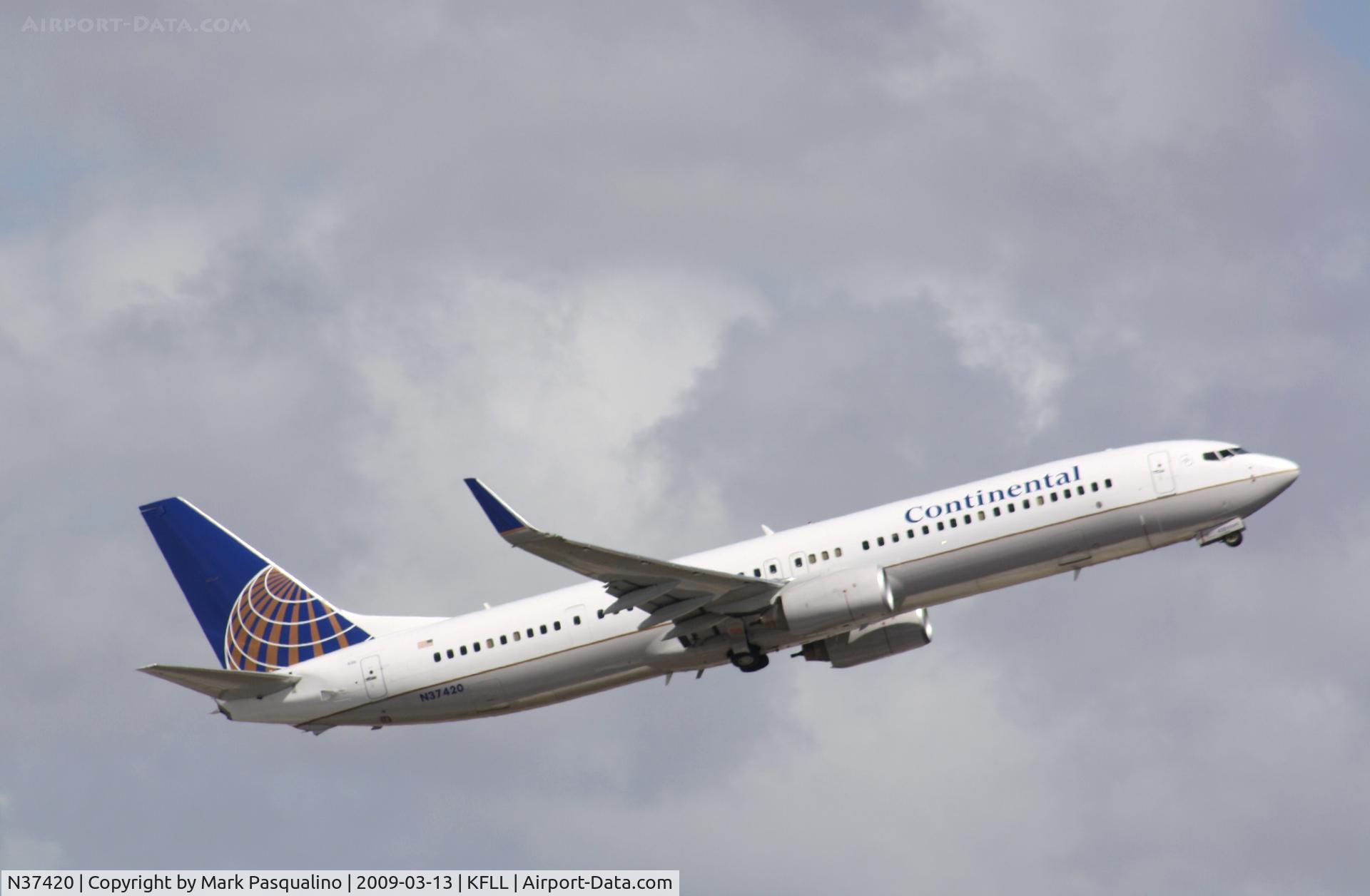 N37420, 2008 Boeing 737-924/ER C/N 33457, Boeing 737-900