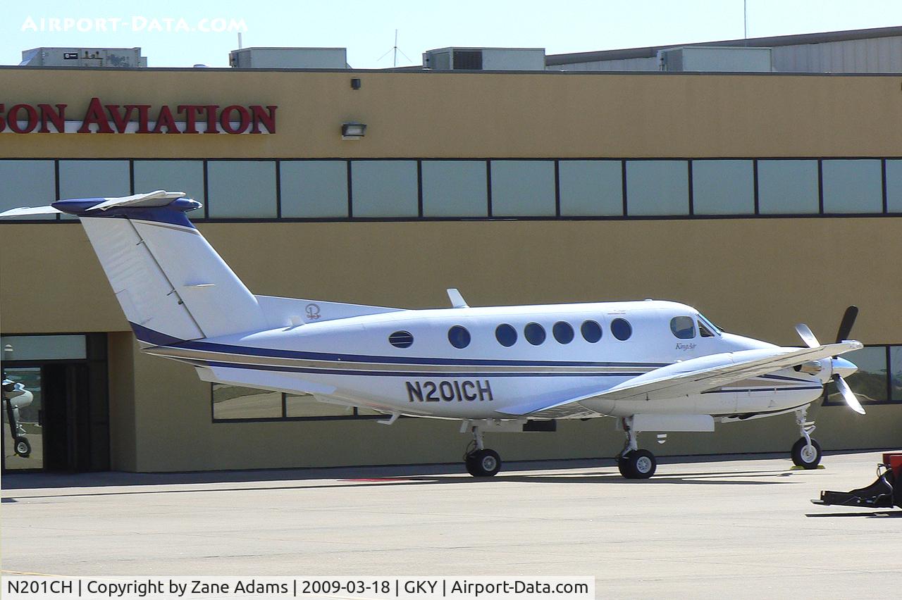 N201CH, 1975 Beech 200 Super King Air C/N BB-103, At Arlington Municipal