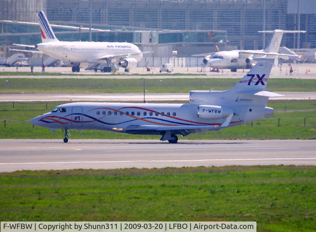 F-WFBW, 2005 Dassault Falcon 7X C/N 001, First time for to see it here... Just a landing, rolling on taxiway and take off !!!