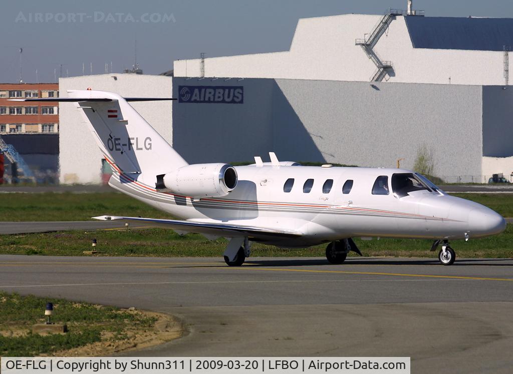 OE-FLG, 1995 Cessna 525 CitationJet CJ1 C/N 525-0103, Rolling to the General Aviation parking...