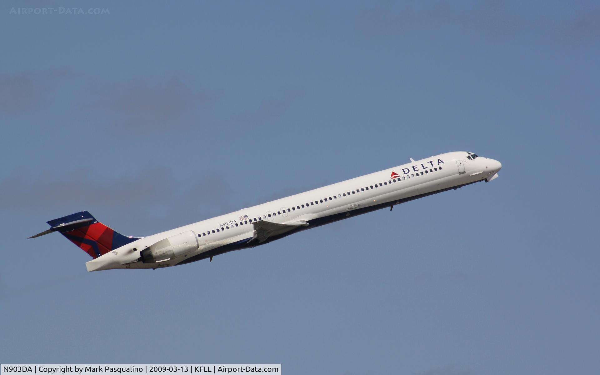 N903DA, 1995 McDonnell Douglas MD-90-30 C/N 53383, MD-90