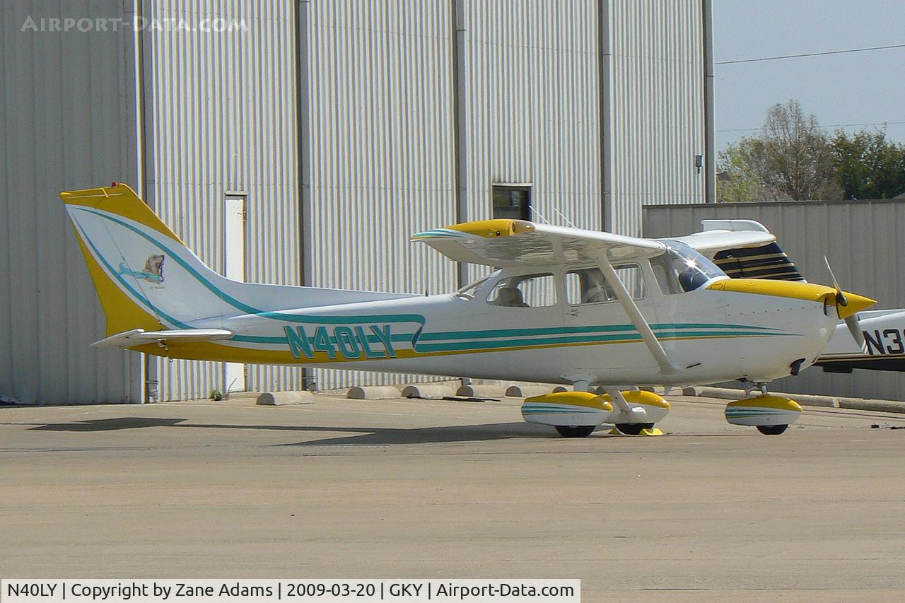 N40LY, 1978 Cessna 172N C/N 17270900, At Arlington Municipal
