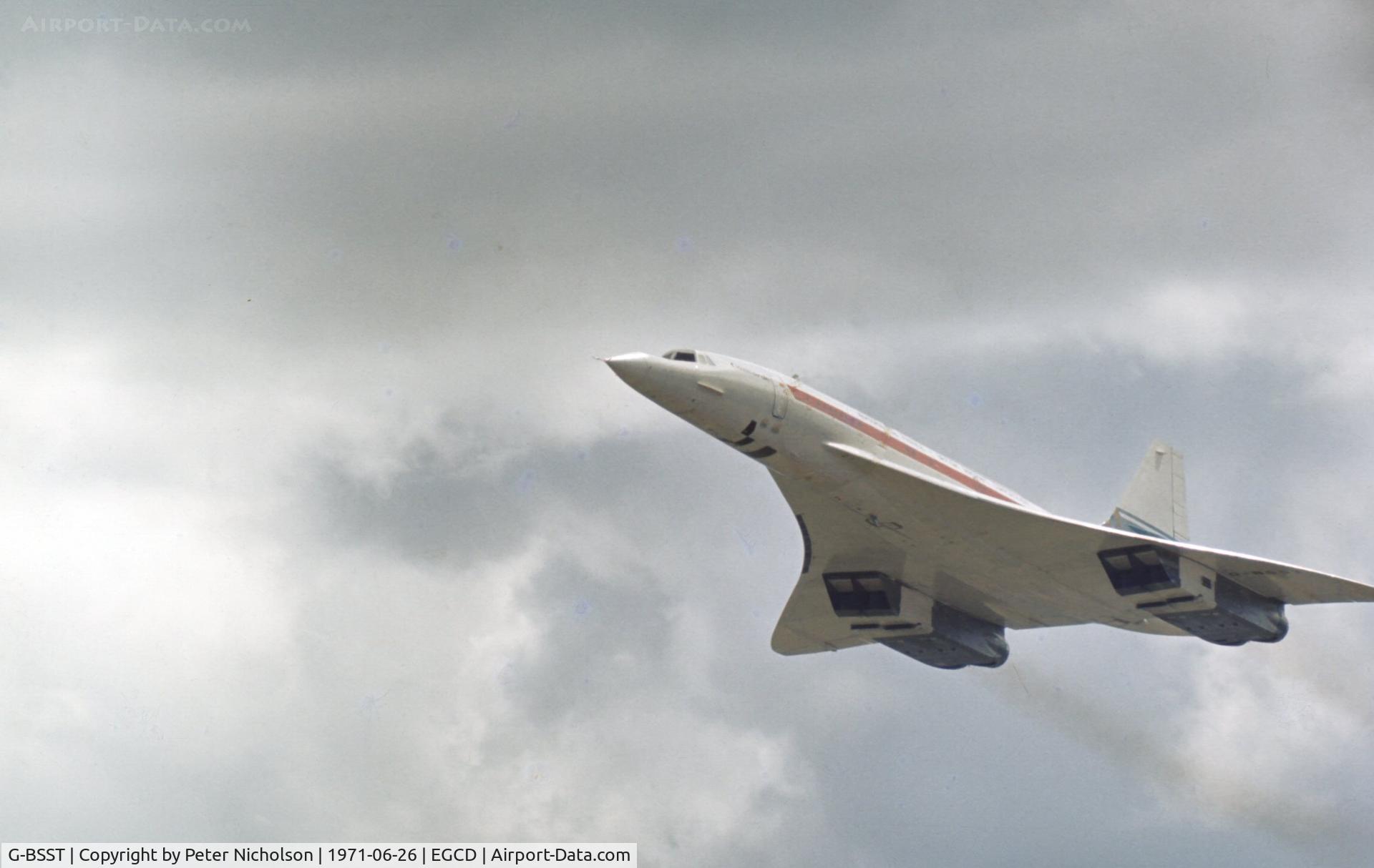 G-BSST, 1966 Aerospatiale-BAC Concorde Prototype C/N 002/13520, One of the first public displays by Concorde was the 1971 Woodford Airshow.