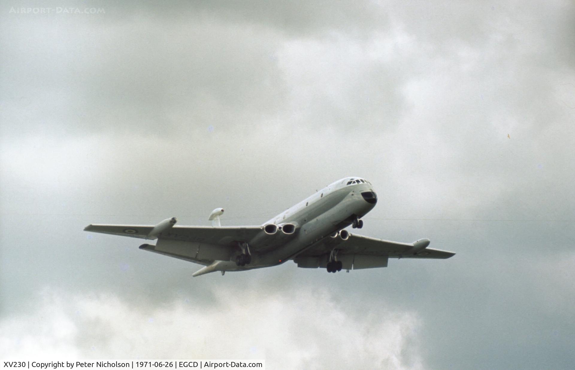 XV230, 1969 Hawker Siddeley Nimrod MR.1 C/N 8005, Nimrod MR.1 of 236 Operational Conversion Unit flying at the 1971 Woodford Airshow.